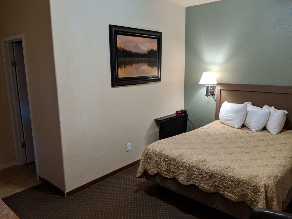 Sagebrush Inn & Suites Broadus Экстерьер фото
